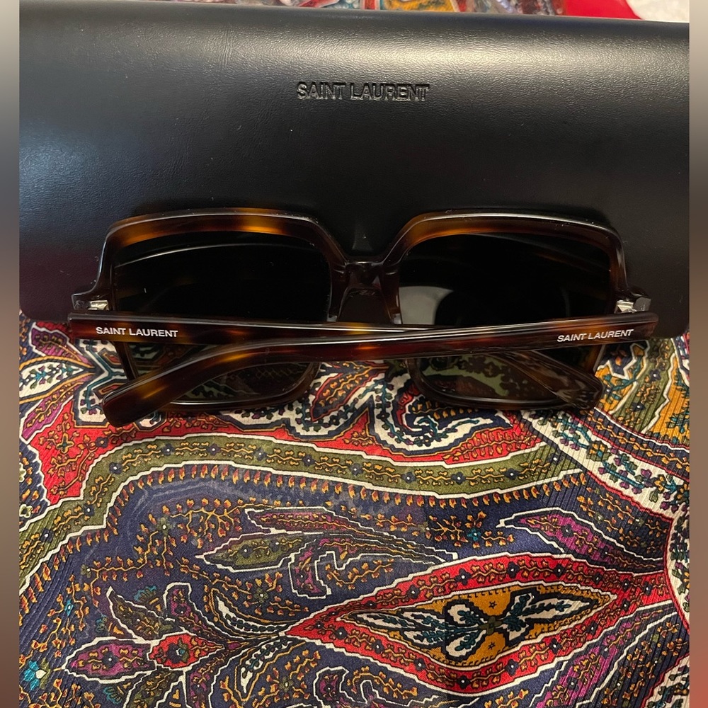 Saint Laurent Tortoise Shell Sunglasses. Euc Come… - image 3